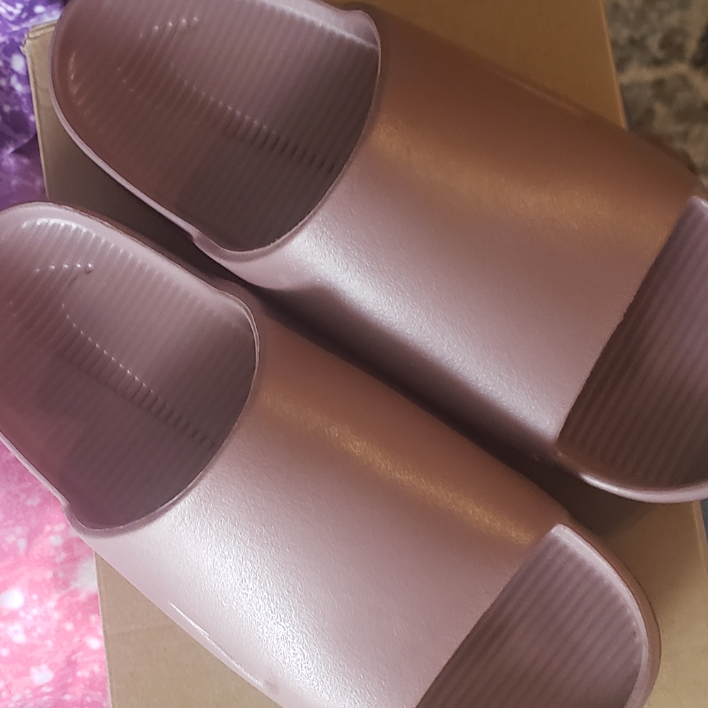 Nike Women's Sandals in Mauve
